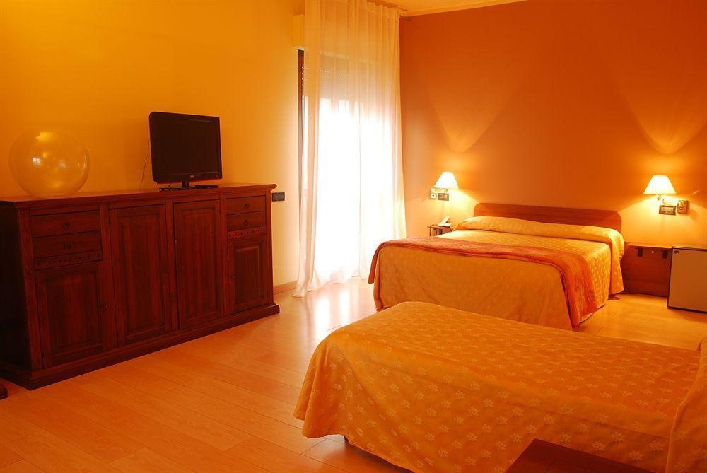 Nuovo Hotel Vigevano Luaran gambar