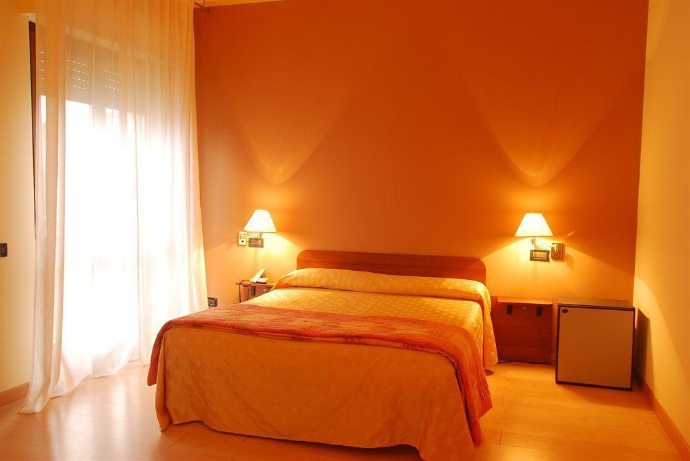 Nuovo Hotel Vigevano Luaran gambar